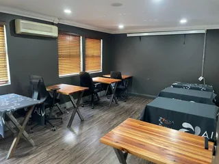 540 Square meter office unit to let in Lyttelton Manor with access to main roads