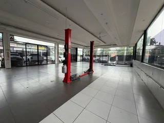 Prime Showroom Space to Let - 33 7th Avenue, Rivonia, Sandton