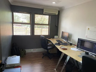 540 Square meter office unit to let in Lyttelton Manor with access to main roads