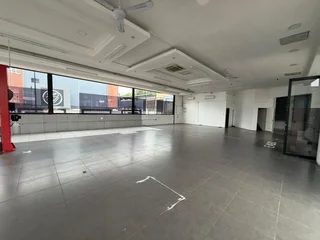 Prime Showroom Space to Let - 33 7th Avenue, Rivonia, Sandton