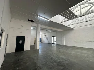 448m² Warehouse To Let in St Michael&#39;s Park, Observatory