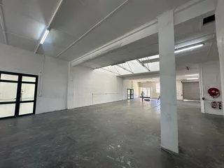 448m² Warehouse To Let in St Michael&#39;s Park, Observatory