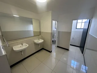 448m² Warehouse To Let in St Michael&#39;s Park, Observatory