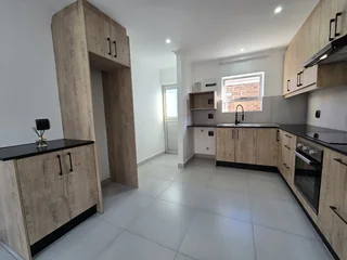 Absolute stunning Newly-Renovated 2-Bedroom Town house – Willco Park, Brackenfell