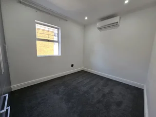 Absolute stunning Newly-Renovated 2-Bedroom Town house – Willco Park, Brackenfell