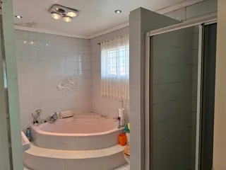 3 Bedrooms House in Winchesterhills