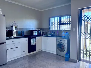 **Spacious 3-Bedroom with build in cupboards in secure community,with added seabreeze***