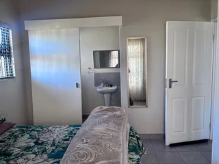 **Spacious 3-Bedroom with build in cupboards in secure community,with added seabreeze***