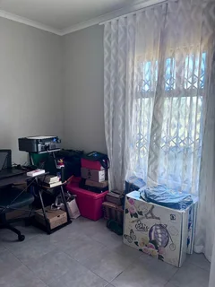 **Spacious 3-Bedroom with build in cupboards in secure community,with added seabreeze***