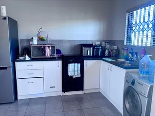 **Spacious 3-Bedroom with build in cupboards in secure community,with added seabreeze***