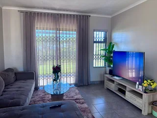 **Spacious 3-Bedroom with build in cupboards in secure community,with added seabreeze***