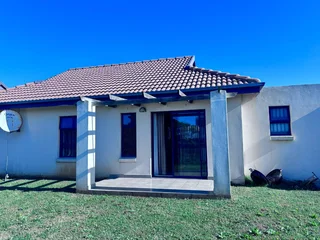 **Spacious 3-Bedroom with build in cupboards in secure community,with added seabreeze***