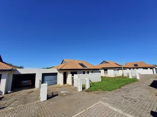 **Spacious 3-Bedroom with build in cupboards in secure community,with added seabreeze***