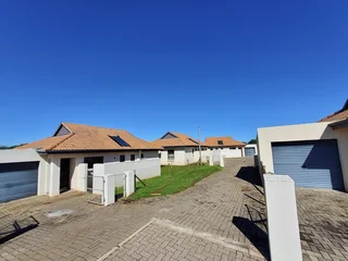 **Spacious 3-Bedroom with build in cupboards in secure community,with added seabreeze***