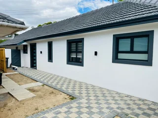 Beautiful 2-Bedroom And 2-Bath Separate Entrance To Rent In Pinelands