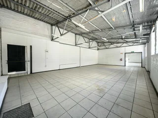 913m² Industrial Space To Let in Salt River