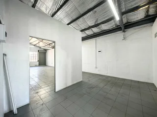913m² Industrial Space To Let in Salt River