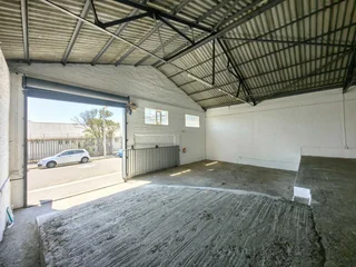 913m² Industrial Space To Let in Salt River