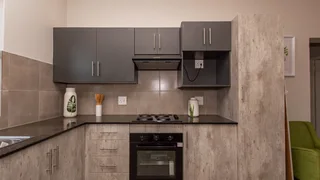 Modern 2-Bedroom First-Floor Apartment in Bulrush View