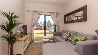 Modern 2-Bedroom First-Floor Apartment in Bulrush View