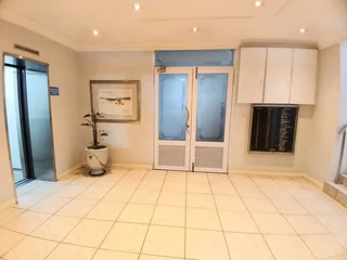 Beautiful 3 bedroom apartment in upmarket Musgrave