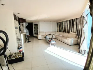Beautiful 3 bedroom apartment in upmarket Musgrave