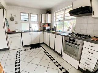 One of a kind 2 bedroom Pet Friendly unit in Musgrave....