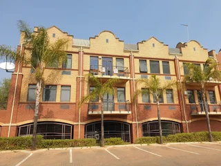 130m² Office To Let – Faerie Glen – Modern Corporate Space With Balcony Views