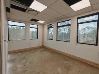 130m² Office To Let – Faerie Glen – Modern Corporate Space With Balcony Views