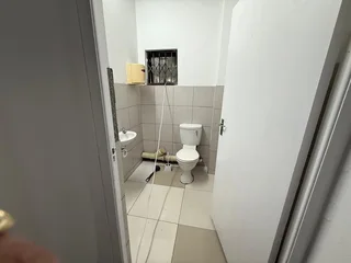 250m² Retail Space to Rent, Village on Main in Parklands