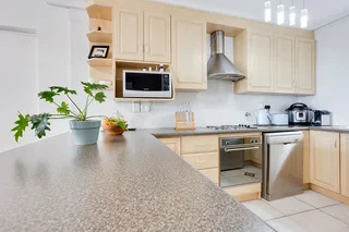 Cosy three bedroom townhouse to rent in Oudewesthof