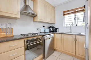 Cosy three bedroom townhouse to rent in Oudewesthof