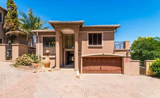 3 Bedroom double story Secured home in Mulbarton For Rent