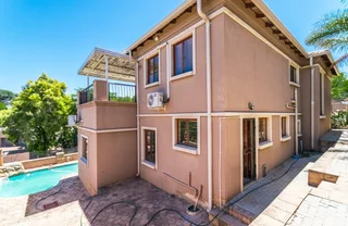 3 Bedroom double story Secured home in Mulbarton For Rent