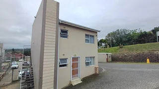 Lovely ground floor 2 bedroom apartment in a double storey standalone building