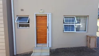 Lovely ground floor 2 bedroom apartment in a double storey standalone building