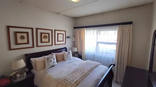 Lovely ground floor 2 bedroom apartment in a double storey standalone building