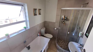 Lovely ground floor 2 bedroom apartment in a double storey standalone building