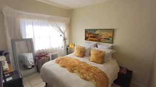 Lovely ground floor 2 bedroom apartment in a double storey standalone building