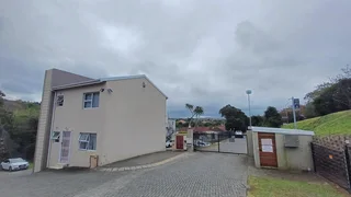 Lovely ground floor 2 bedroom apartment in a double storey standalone building