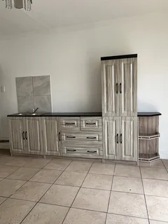 Spacious Studio/Bachelor Apartment ,1-bathroom In Bosmont