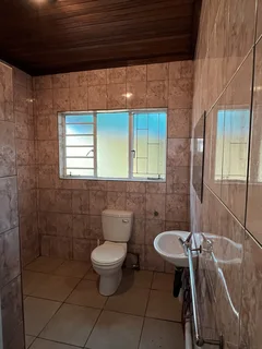 Spacious Studio/Bachelor Apartment ,1-bathroom In Bosmont