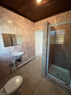 Spacious Studio/Bachelor Apartment ,1-bathroom In Bosmont
