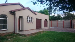 Pet-friendly 3-Bedroom And 1-Bathroom House In Norkem Park