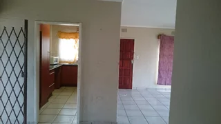 Pet-friendly 3-Bedroom And 1-Bathroom House In Norkem Park