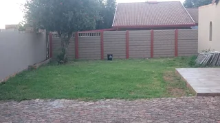 Pet-friendly 3-Bedroom And 1-Bathroom House In Norkem Park