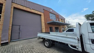 Neat & secure Mini Unit TO LET in Jet Park.