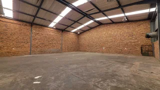 Neat &amp; secure Mini Unit TO LET in Jet Park.