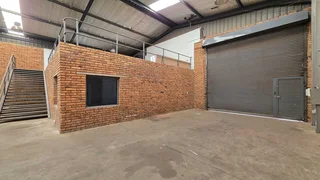 Neat &amp; secure Mini Unit TO LET in Jet Park.