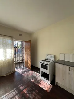 Secure 1-Bedroom Apartment In Violet Street, Rosettenville